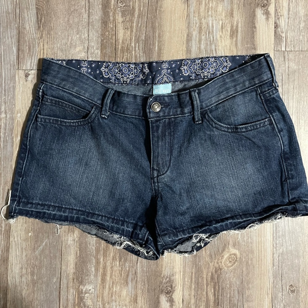 Cut-off shorts
